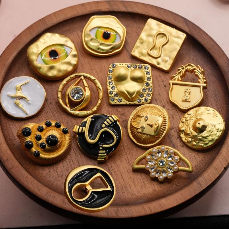 Craft Embellishment - Винтажная металлическая пуговица в форме сердца